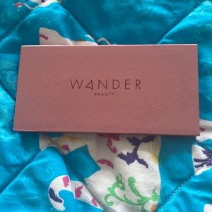 Wander beauty getaway eye and face palette